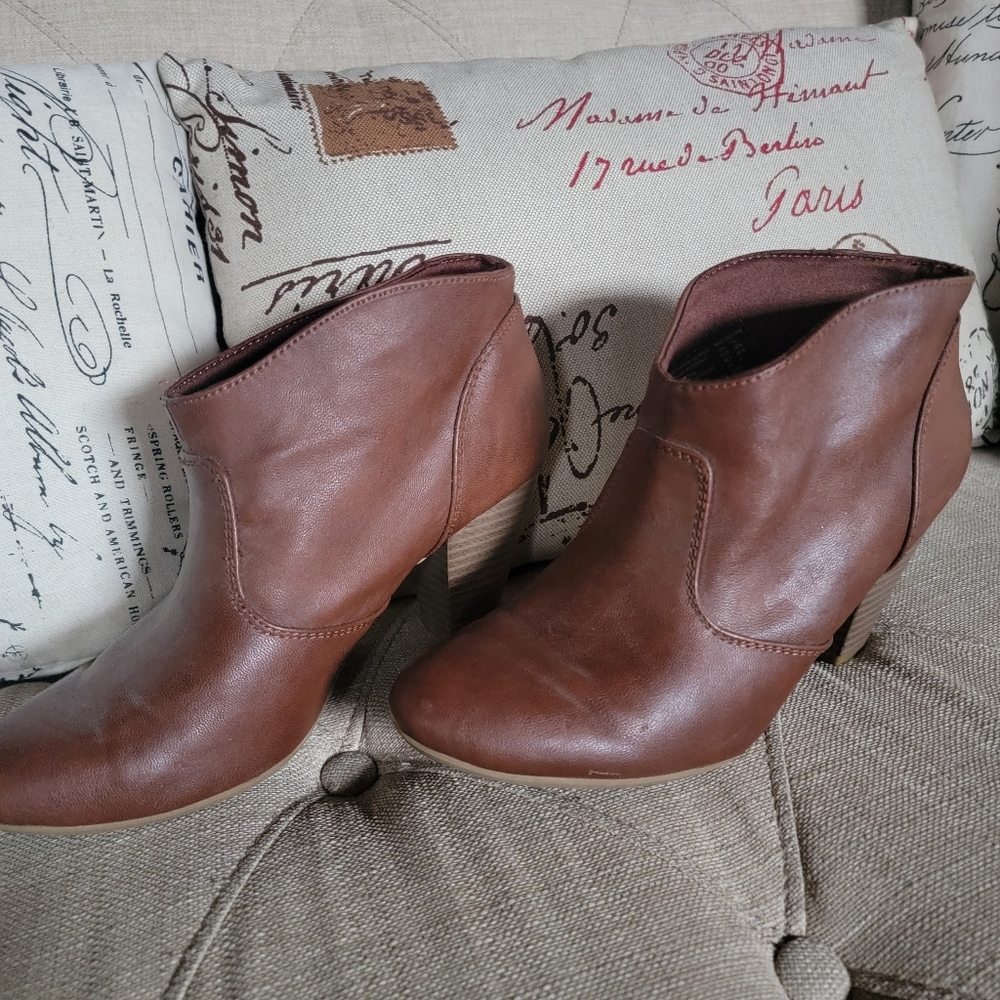 American Eagle brown ankle boots